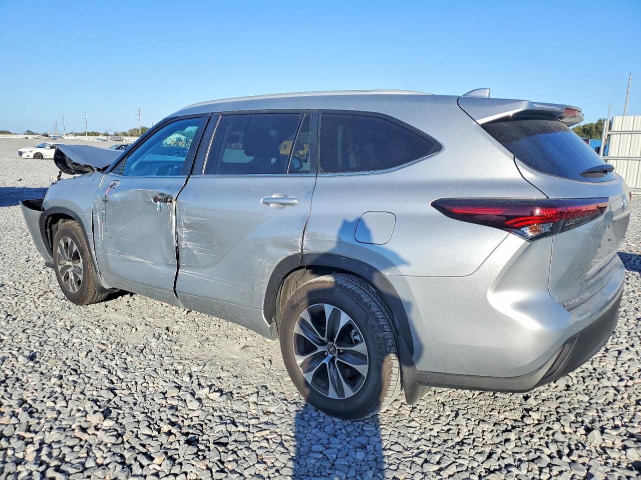 2024 TOYOTA HIGHLANDER HYBRID XLE photo 2