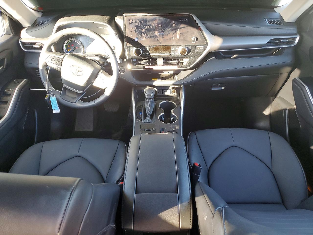 2024 TOYOTA HIGHLANDER HYBRID XLE photo 8