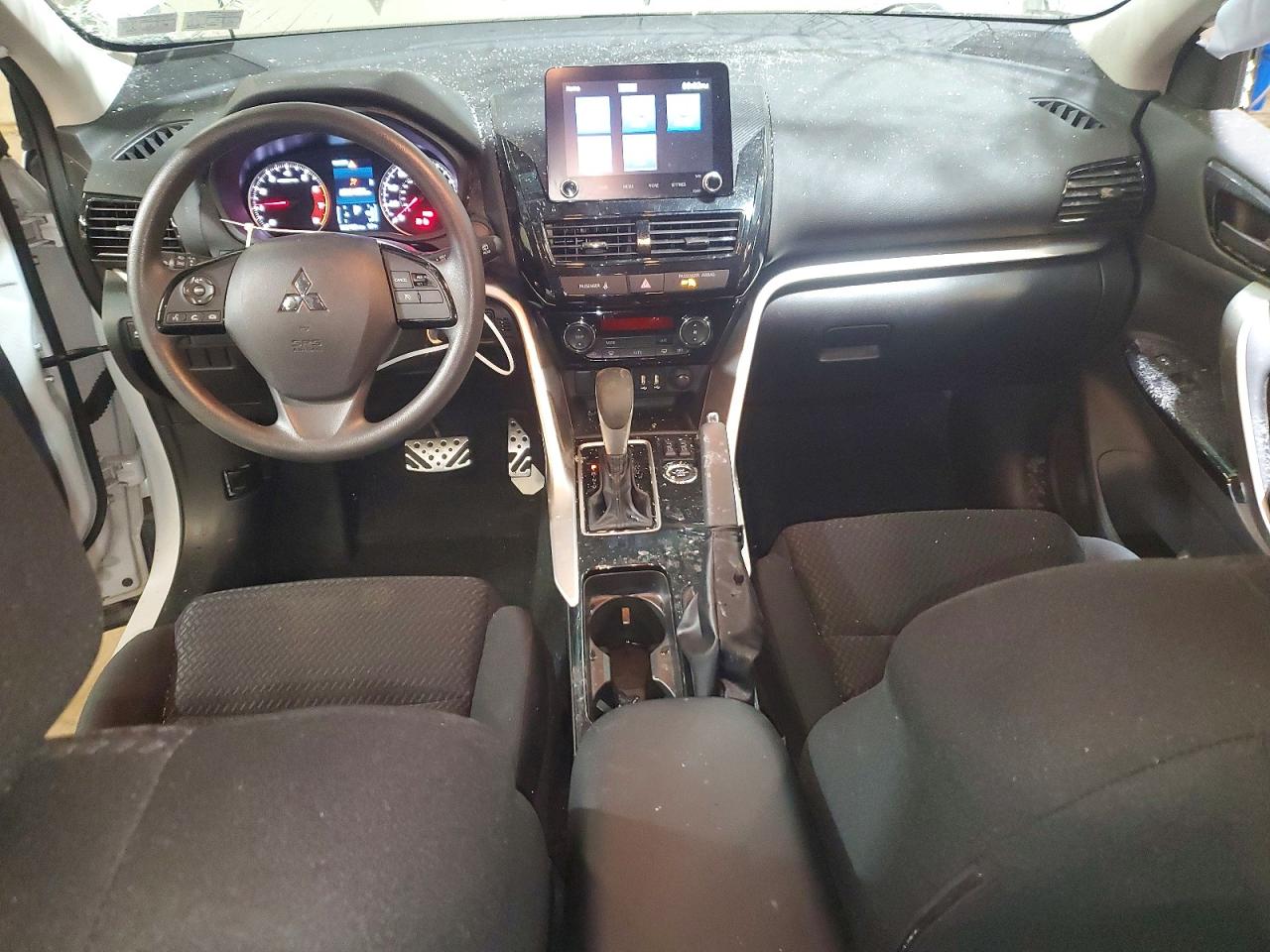 2022 MITSUBISHI ECLIPSE CROSS LE photo 8