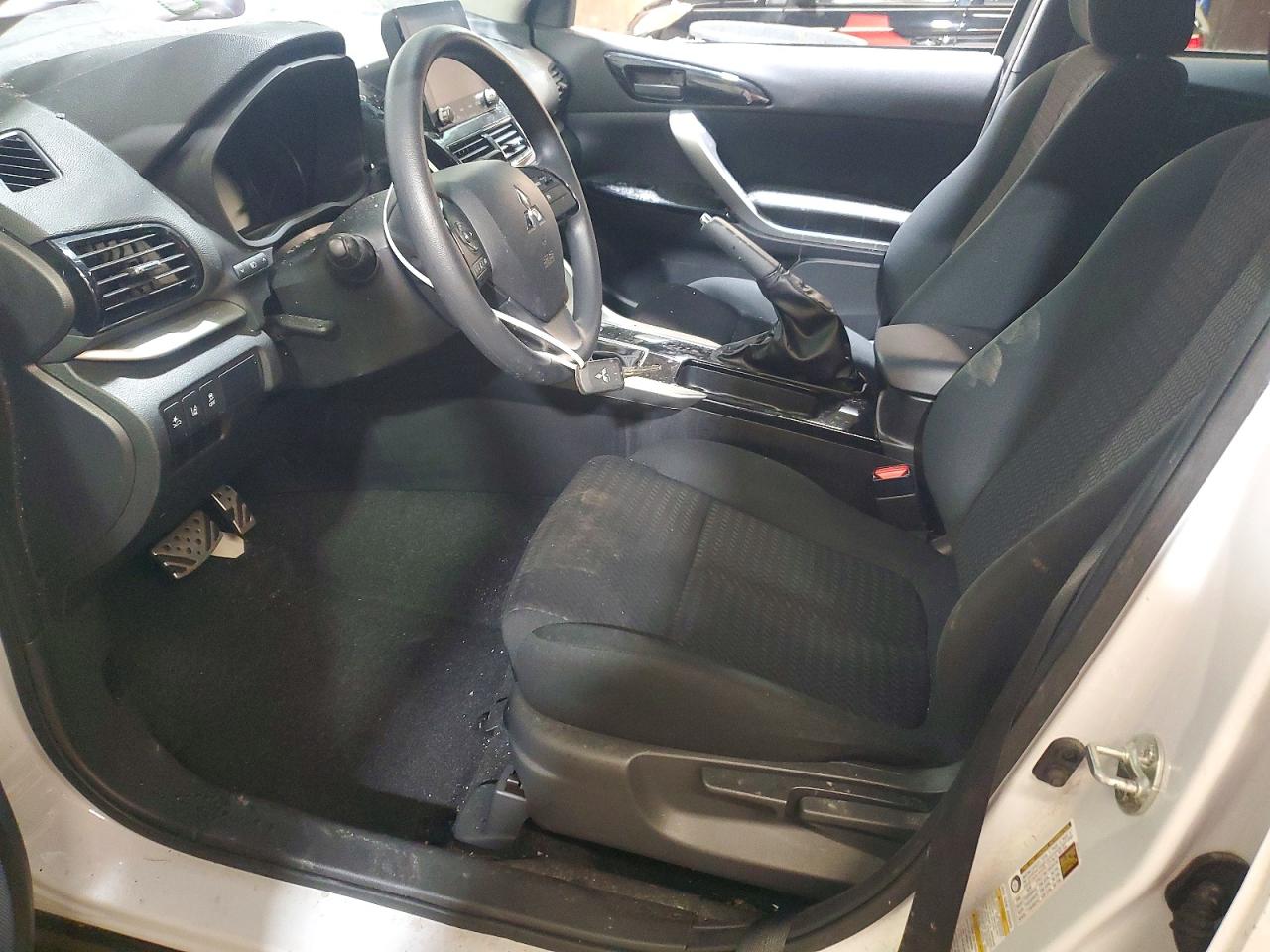2022 MITSUBISHI ECLIPSE CROSS LE photo 7