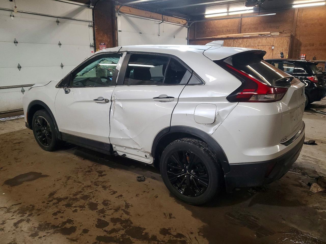 2022 MITSUBISHI ECLIPSE CROSS LE photo 2