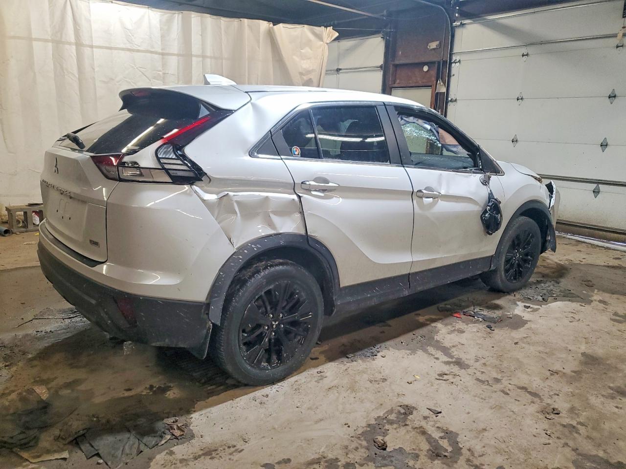 2022 MITSUBISHI ECLIPSE CROSS LE photo 3