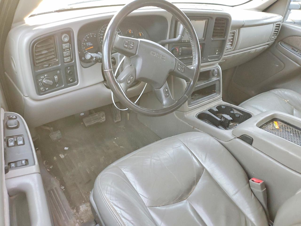 2003 GMC NEW SIERRA K2500 photo 8
