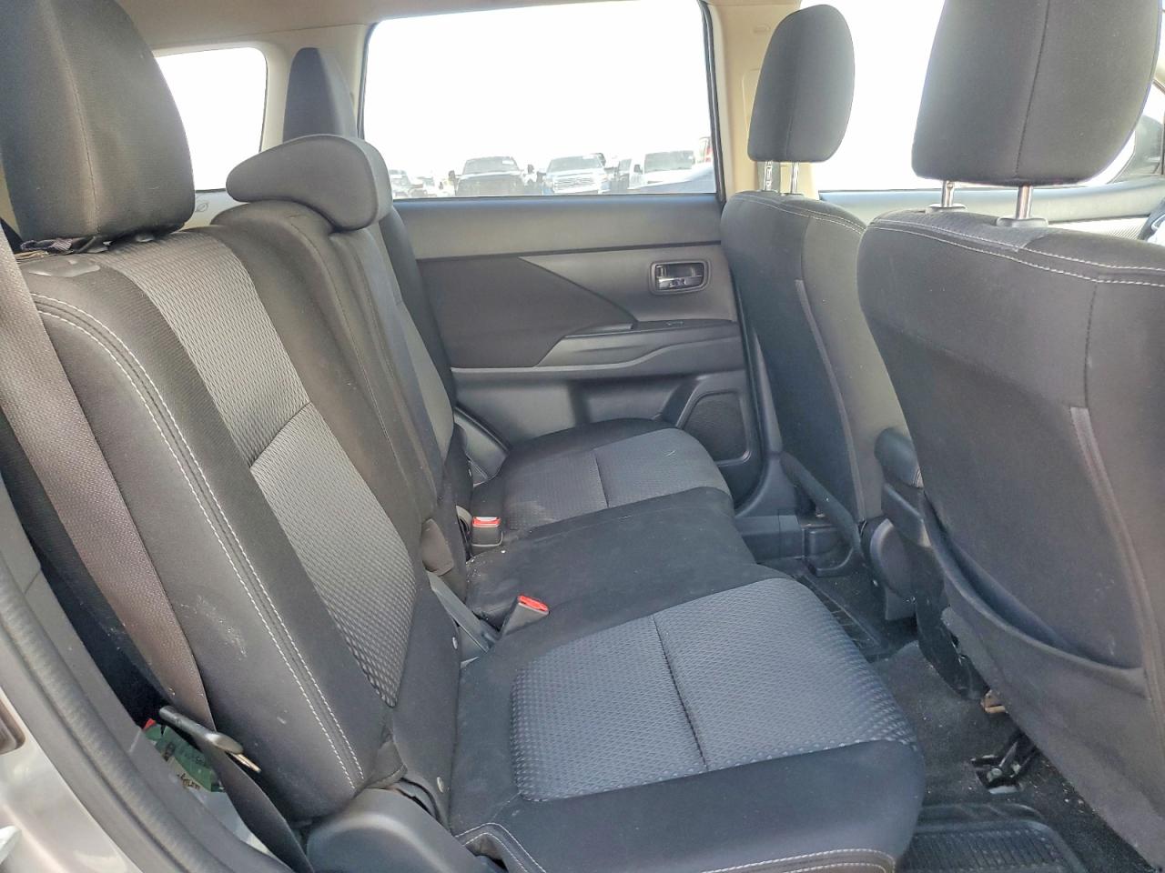 2018 MITSUBISHI OUTLANDER ES photo 11