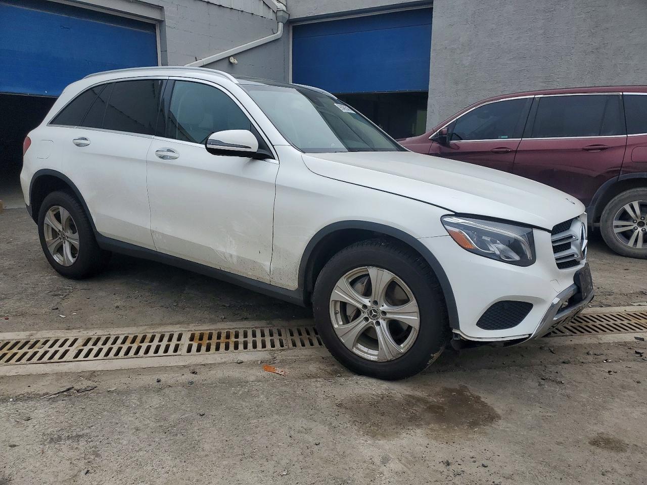 2017 MERCEDES-BENZ GLC 300 4MATIC photo 4