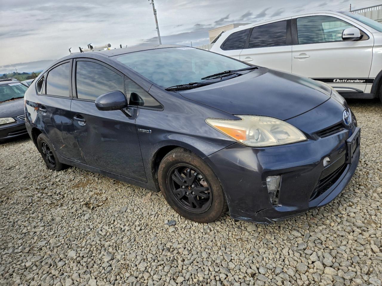 2014 TOYOTA PRIUS photo 4