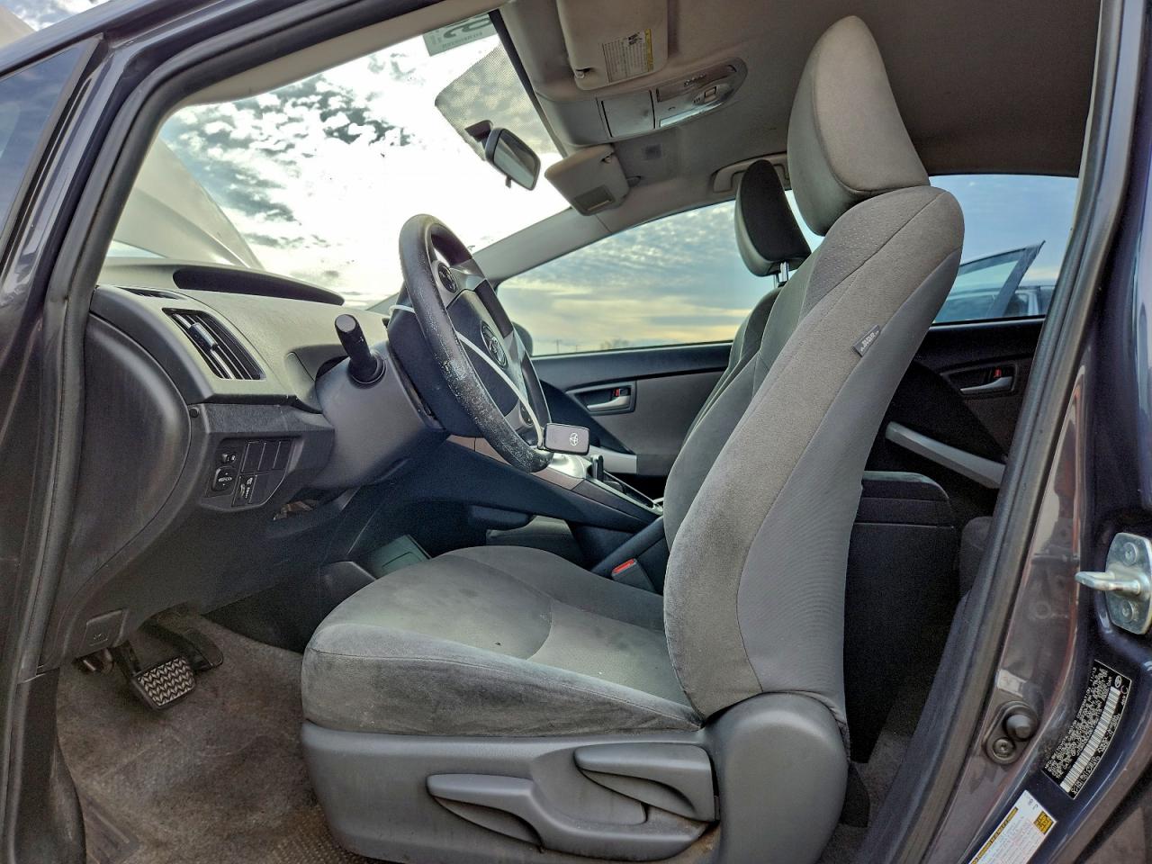 2014 TOYOTA PRIUS photo 7