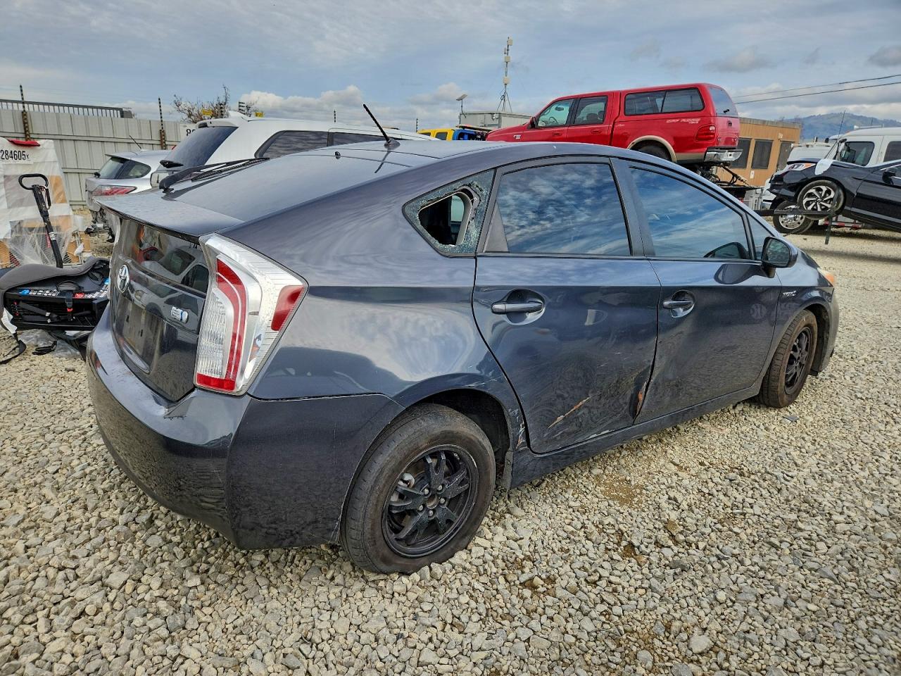 2014 TOYOTA PRIUS photo 3