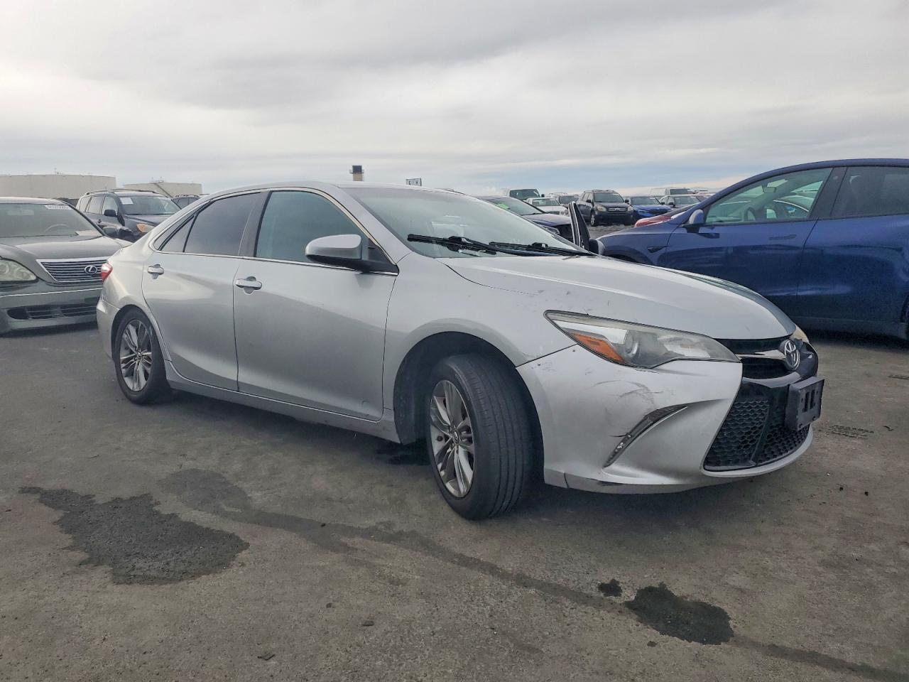 2016 TOYOTA CAMRY LE photo 4