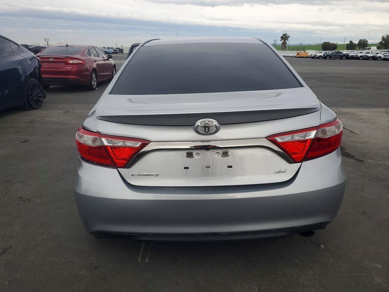 2016 TOYOTA CAMRY LE photo 6