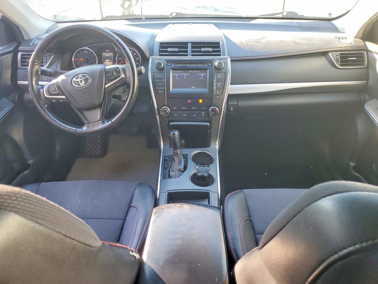 2016 TOYOTA CAMRY LE photo 8