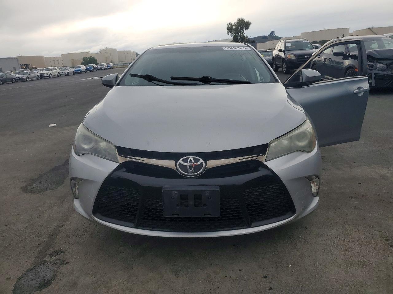2016 TOYOTA CAMRY LE photo 5