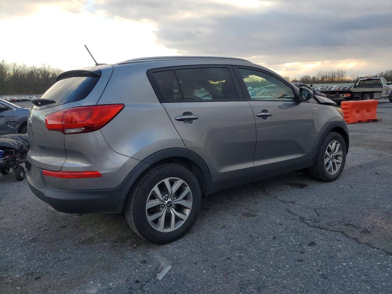 2016 KIA SPORTAGE LX photo 3