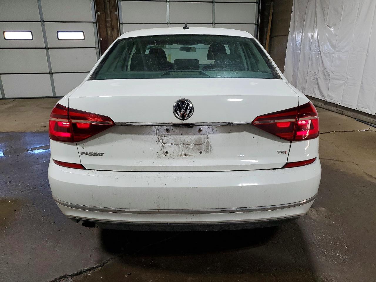 2017 VOLKSWAGEN PASSAT S photo 6