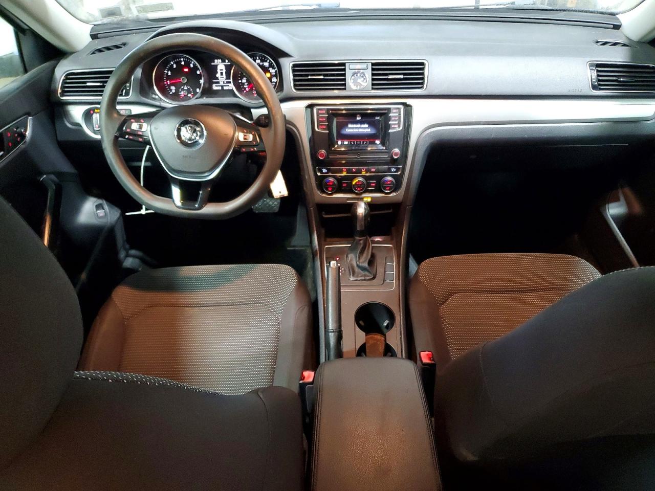 2017 VOLKSWAGEN PASSAT S photo 8