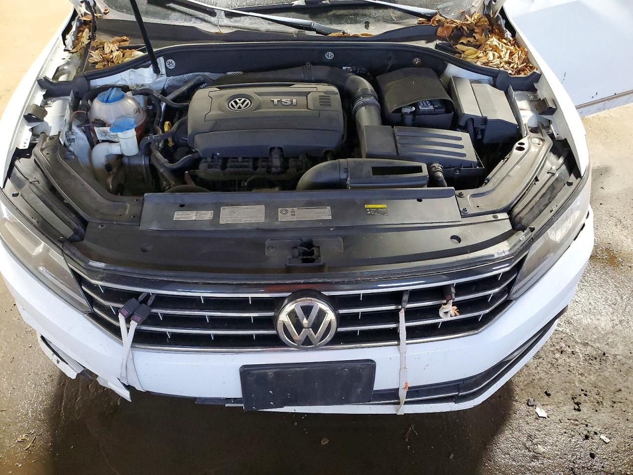 2017 VOLKSWAGEN PASSAT S photo 12