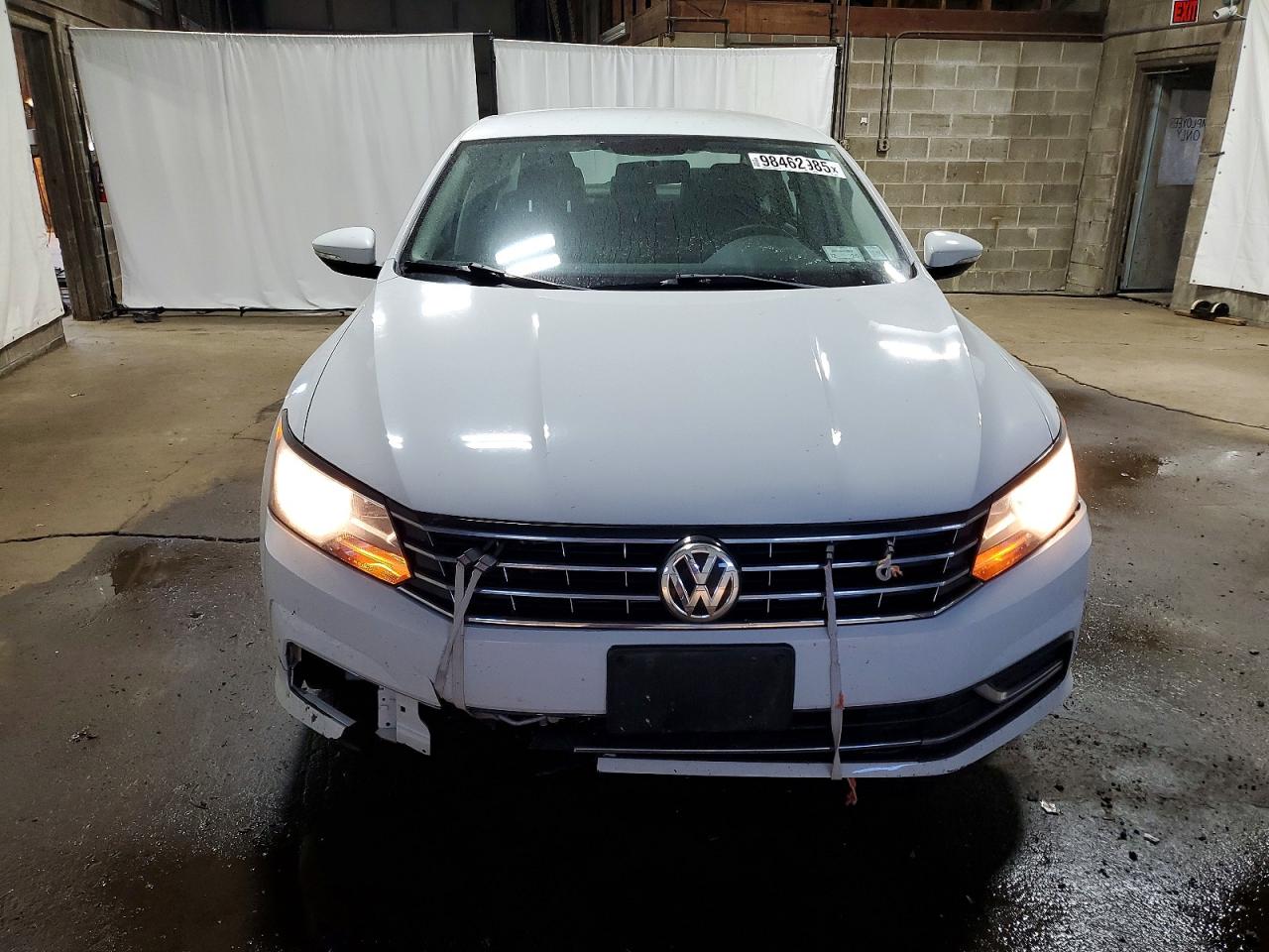 2017 VOLKSWAGEN PASSAT S photo 5