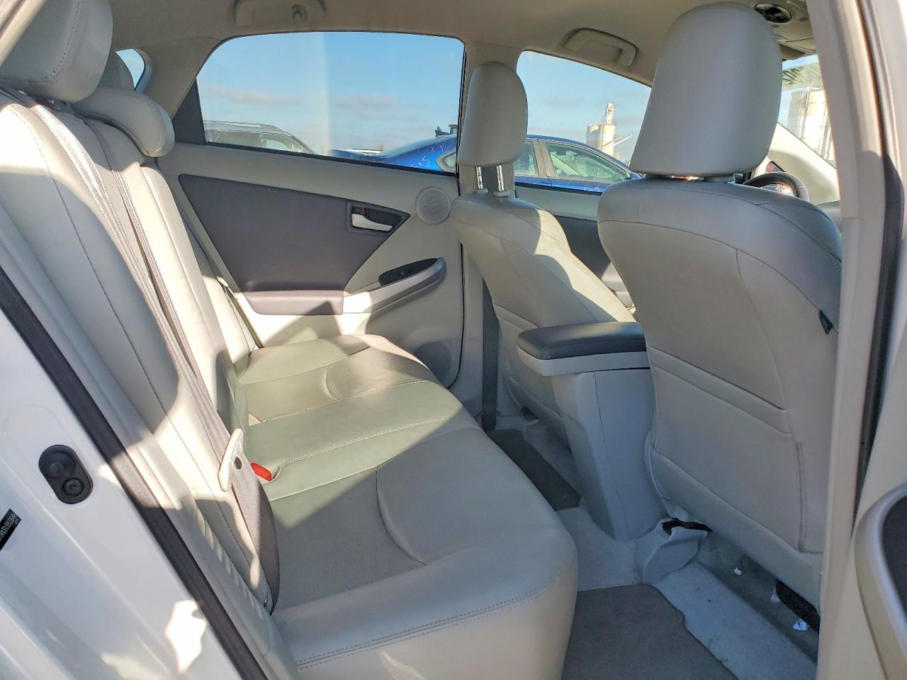 2011 TOYOTA PRIUS photo 10