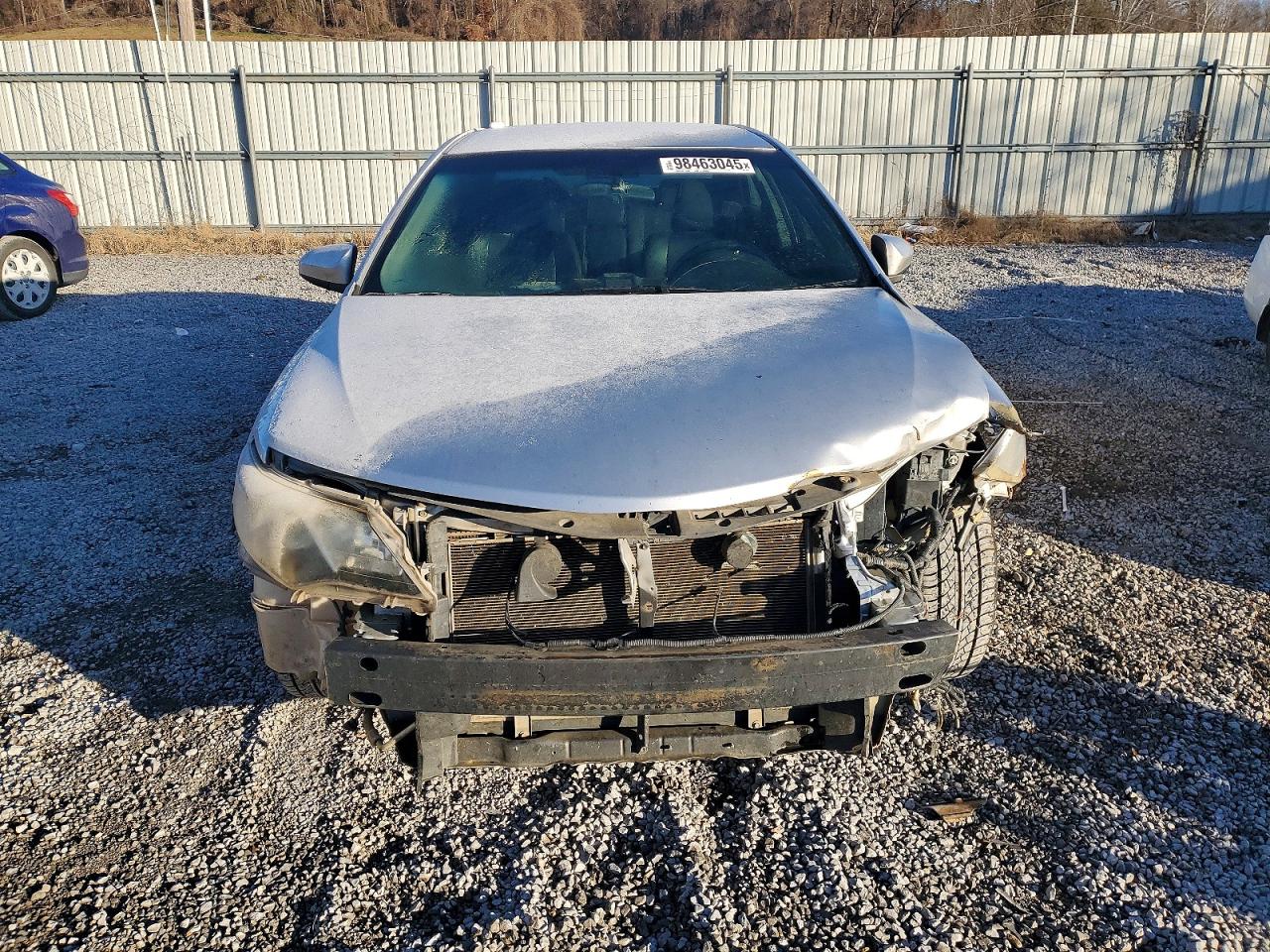 2013 TOYOTA CAMRY L photo 5