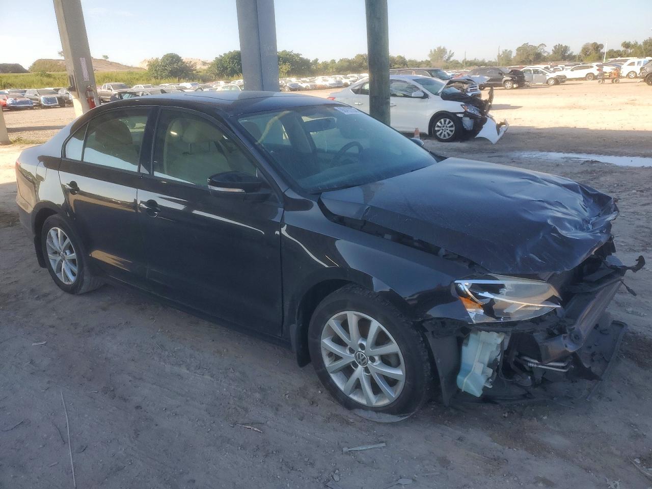 2012 VOLKSWAGEN JETTA SE photo 4