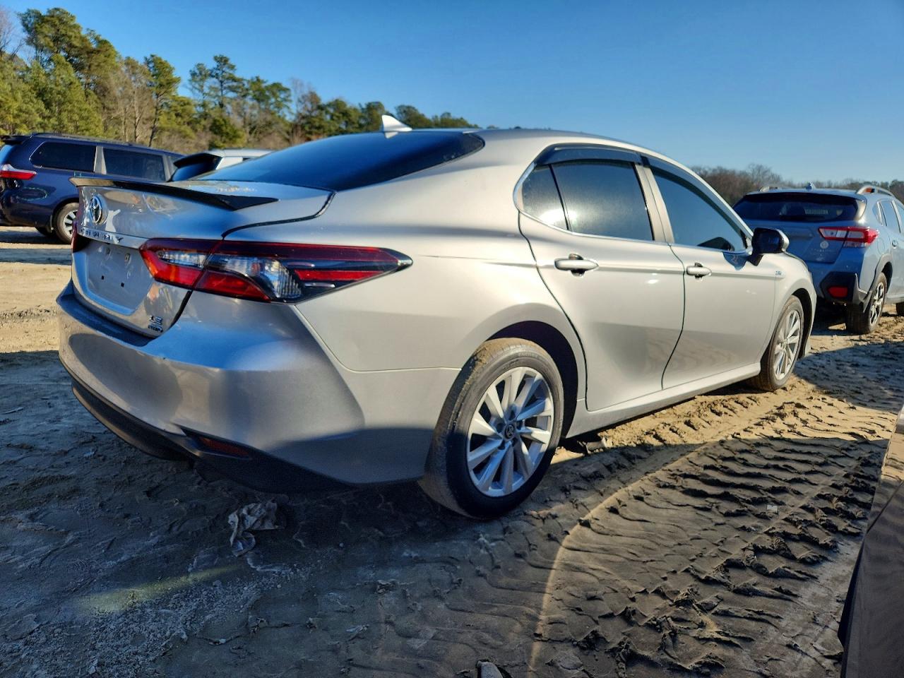 2021 TOYOTA CAMRY LE photo 3