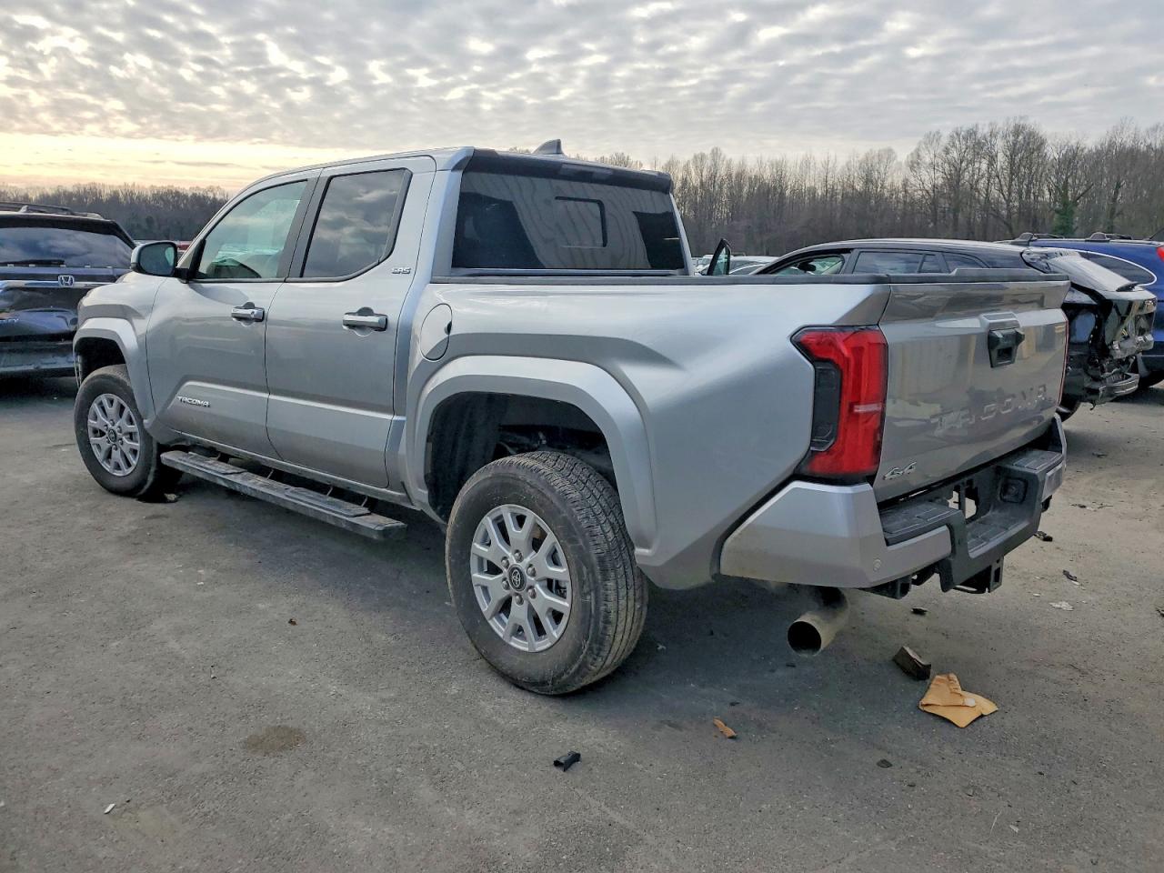 2025 TOYOTA TACOMA DOUBLE CAB photo 4