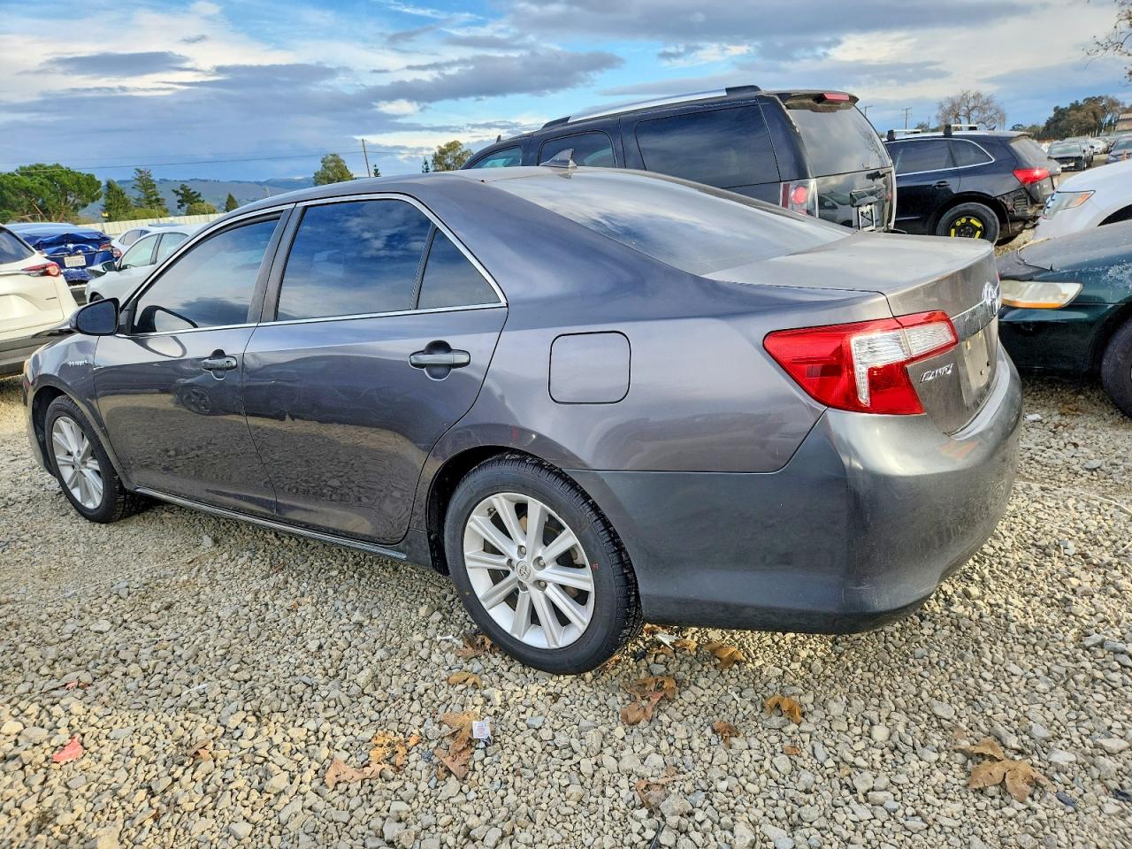 2013 TOYOTA CAMRY HYBRID photo 2