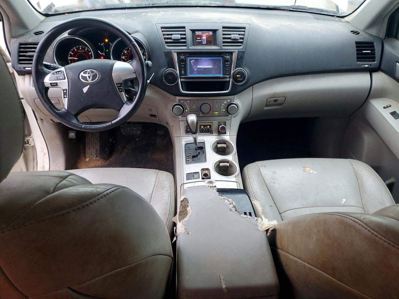 2013 TOYOTA HIGHLANDER SE photo 8