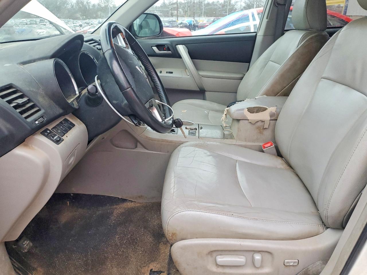 2013 TOYOTA HIGHLANDER SE photo 7