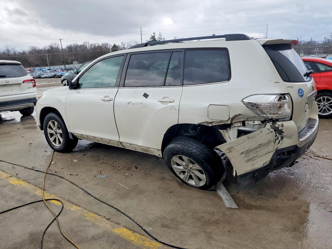 2013 TOYOTA HIGHLANDER SE photo 2