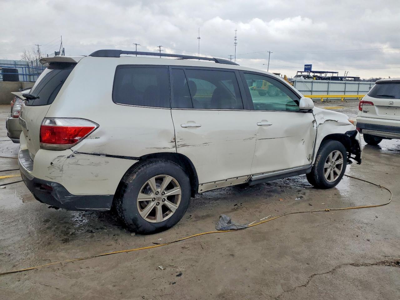 2013 TOYOTA HIGHLANDER SE photo 3