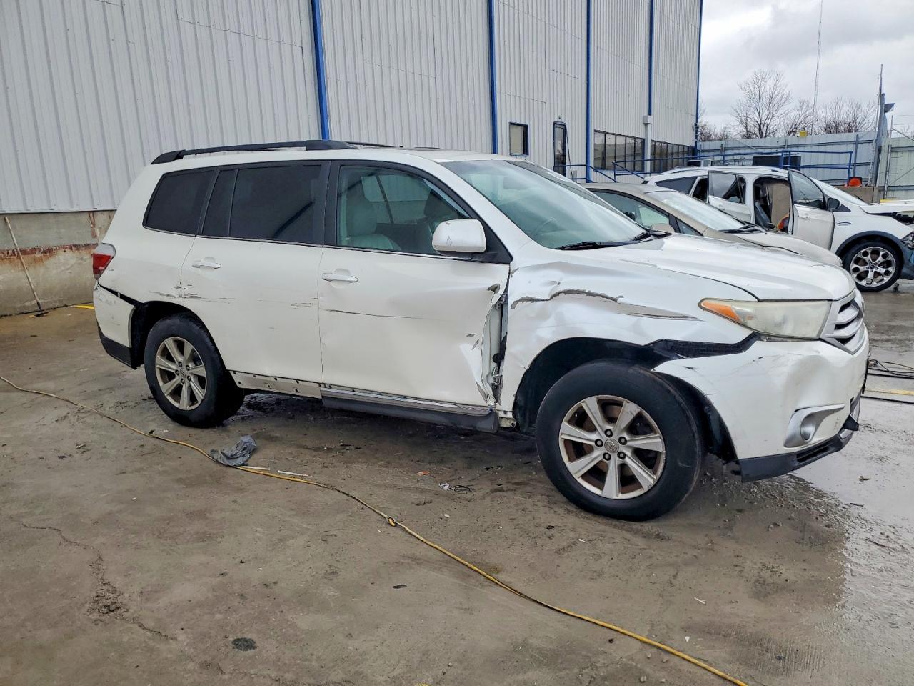 2013 TOYOTA HIGHLANDER SE photo 4