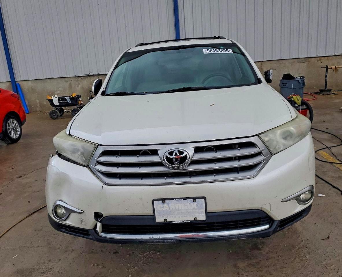 2013 TOYOTA HIGHLANDER SE photo 5