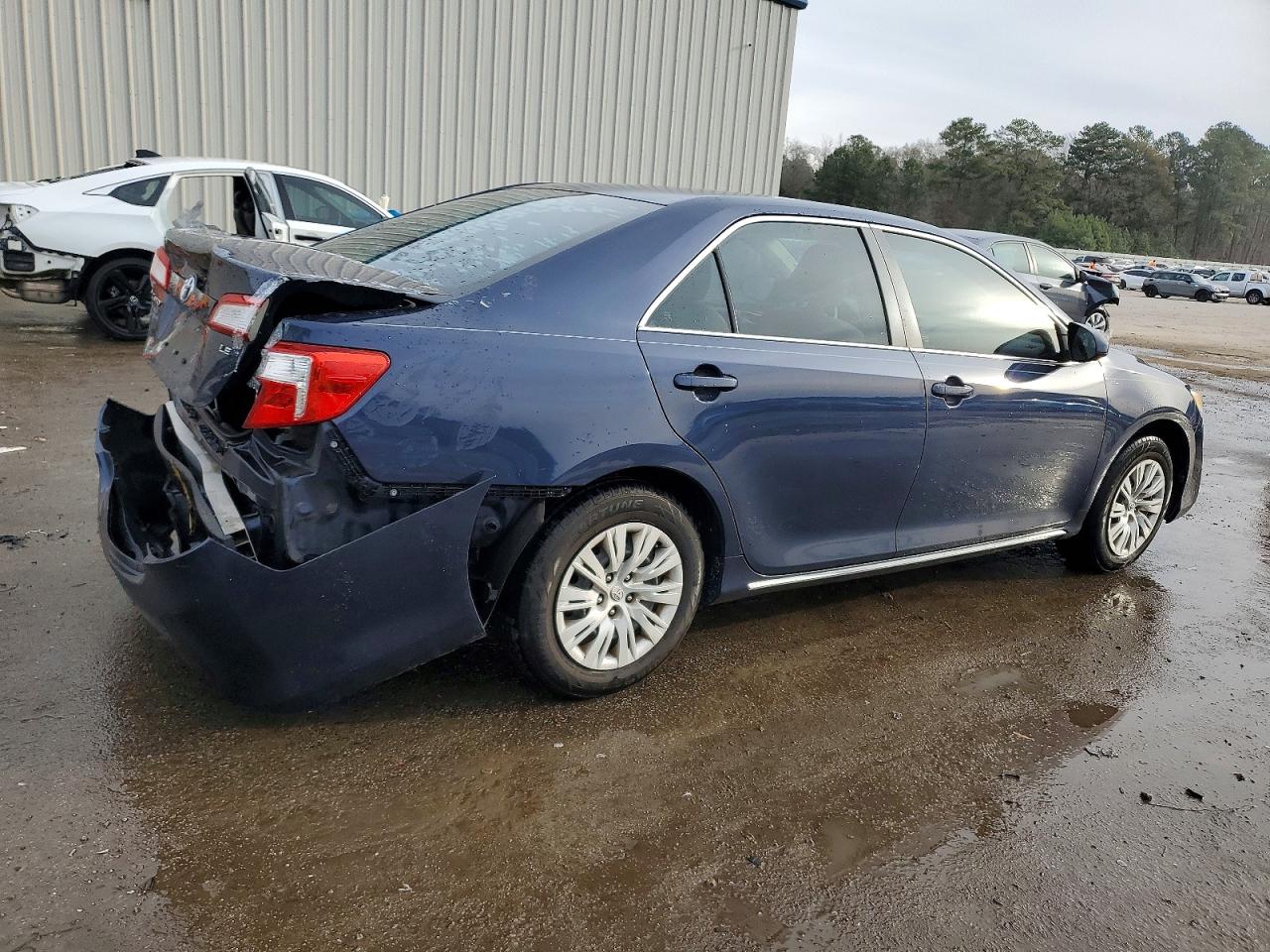 2014 TOYOTA CAMRY L photo 3