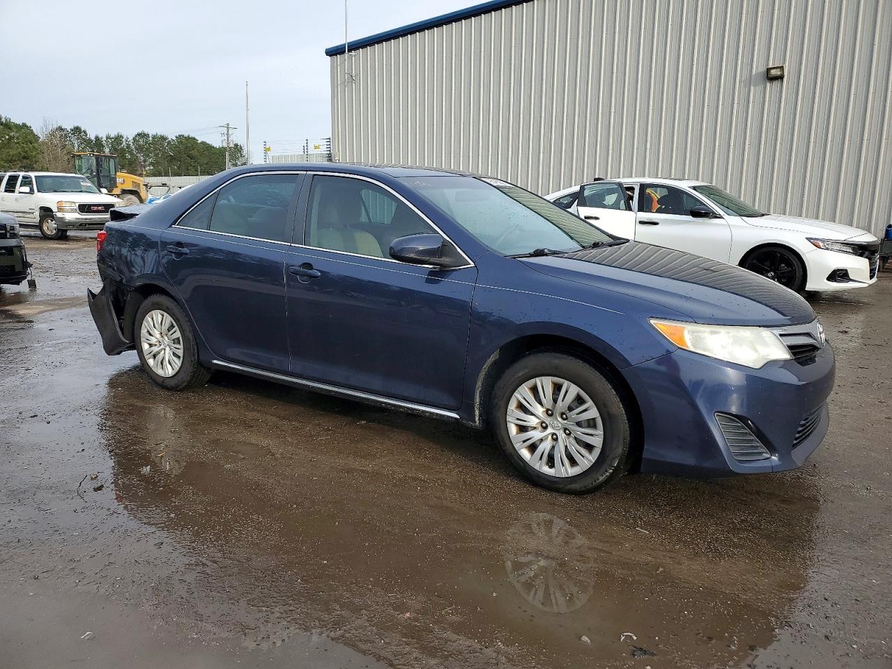 2014 TOYOTA CAMRY L photo 4