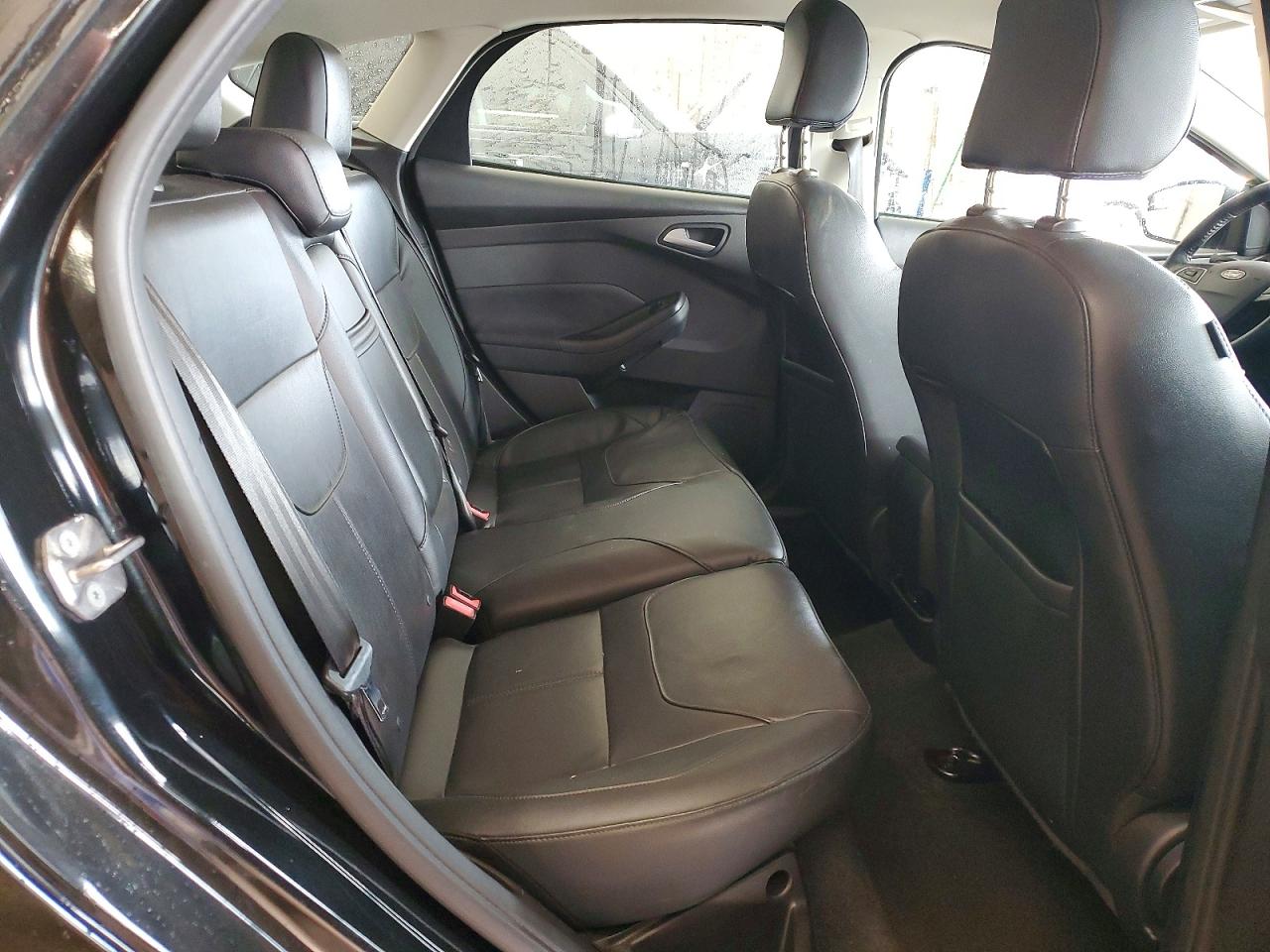 2015 FORD FOCUS SE photo 21