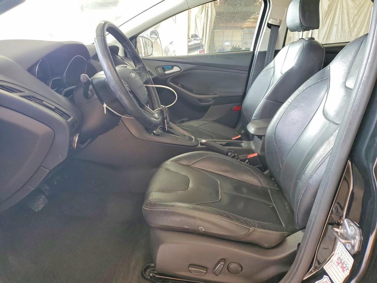 2015 FORD FOCUS SE photo 13