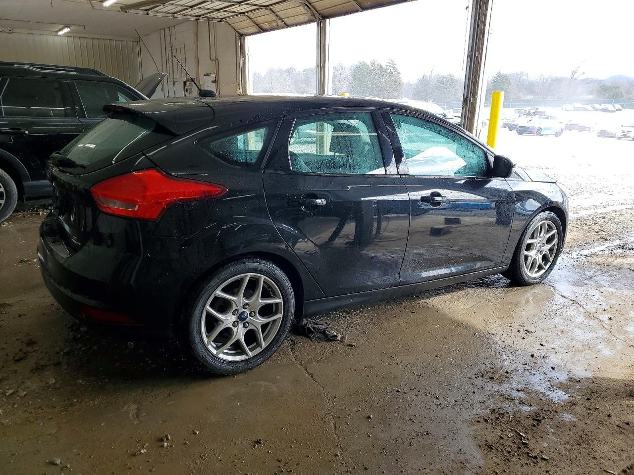 2015 FORD FOCUS SE photo 5