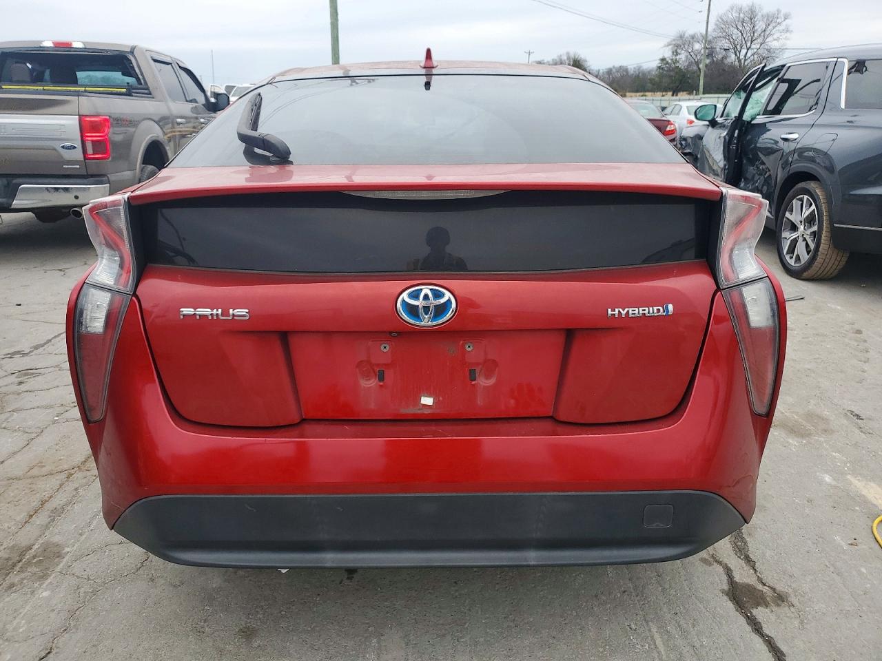 2017 TOYOTA PRIUS photo 6