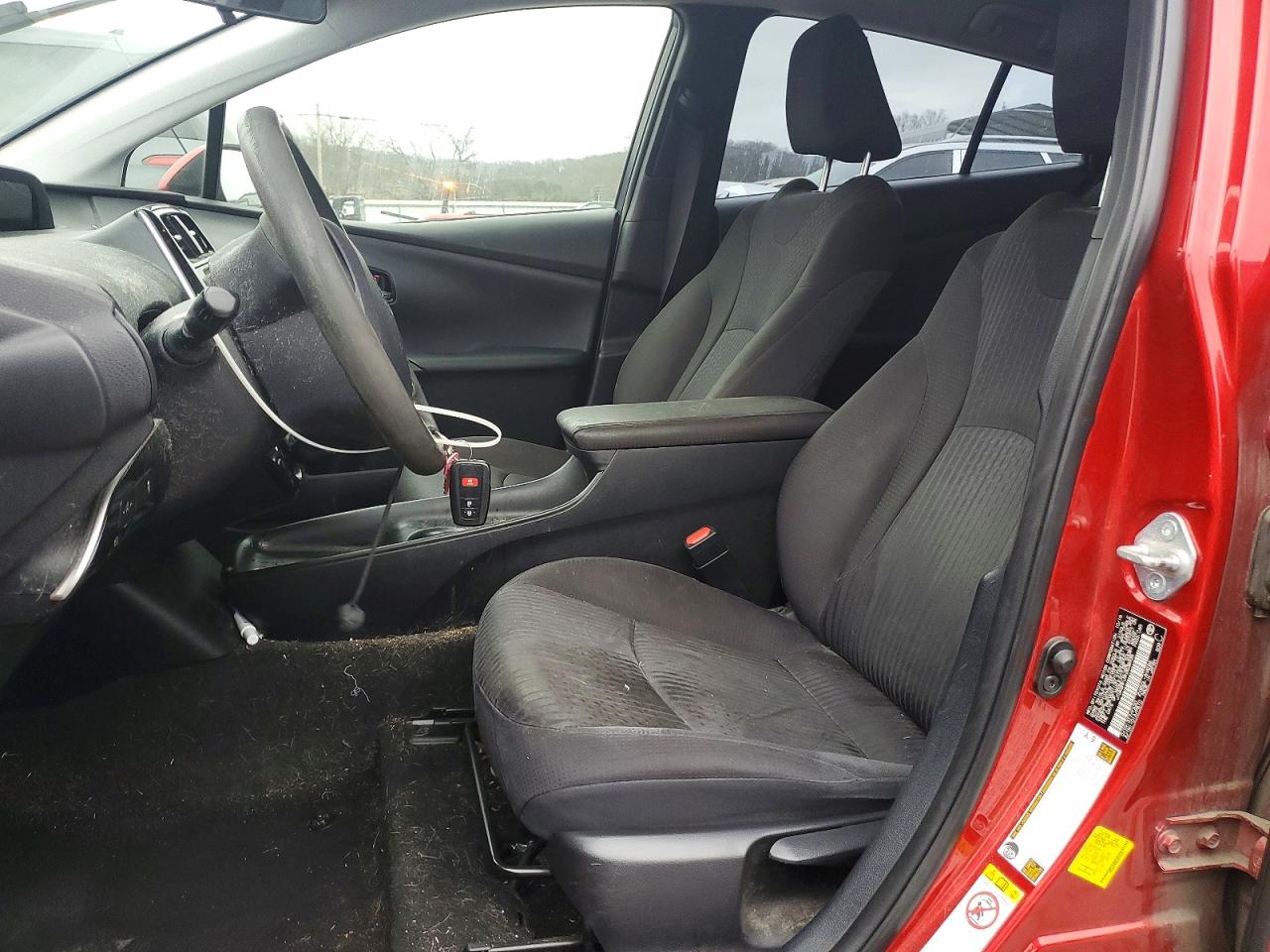 2017 TOYOTA PRIUS photo 7
