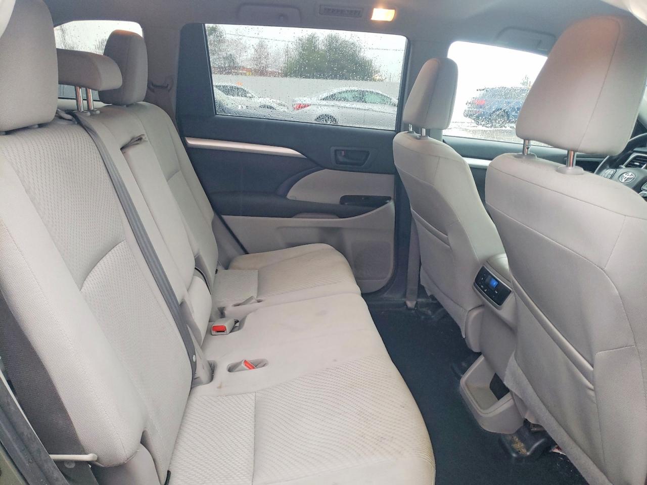 2018 TOYOTA HIGHLANDER LE photo 11