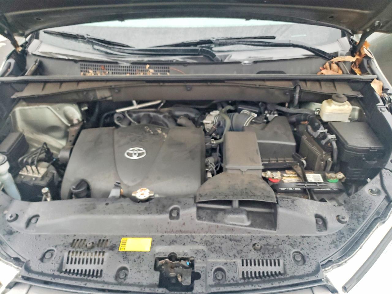 2018 TOYOTA HIGHLANDER LE photo 12