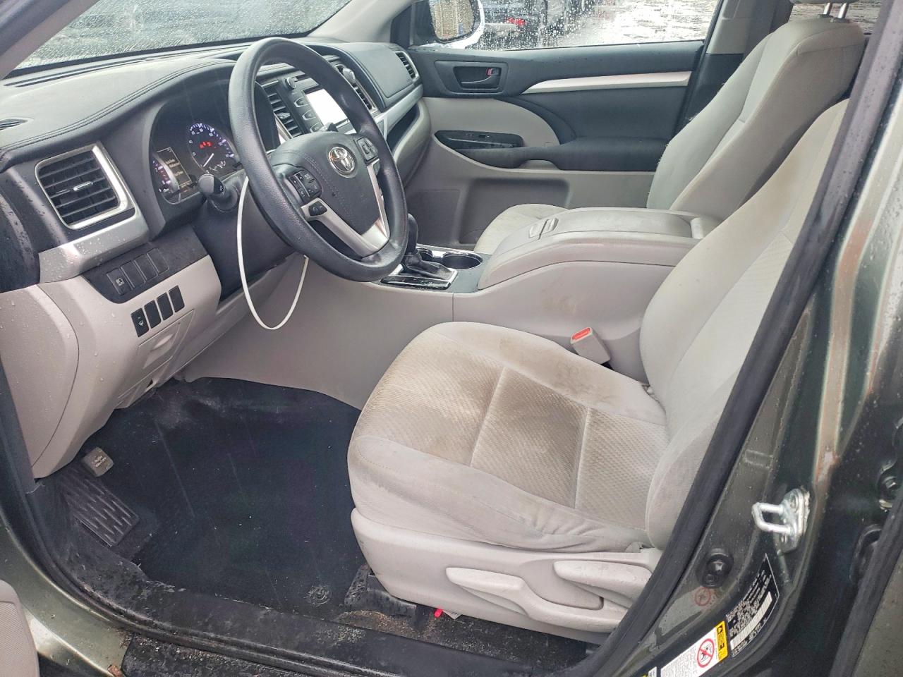 2018 TOYOTA HIGHLANDER LE photo 7