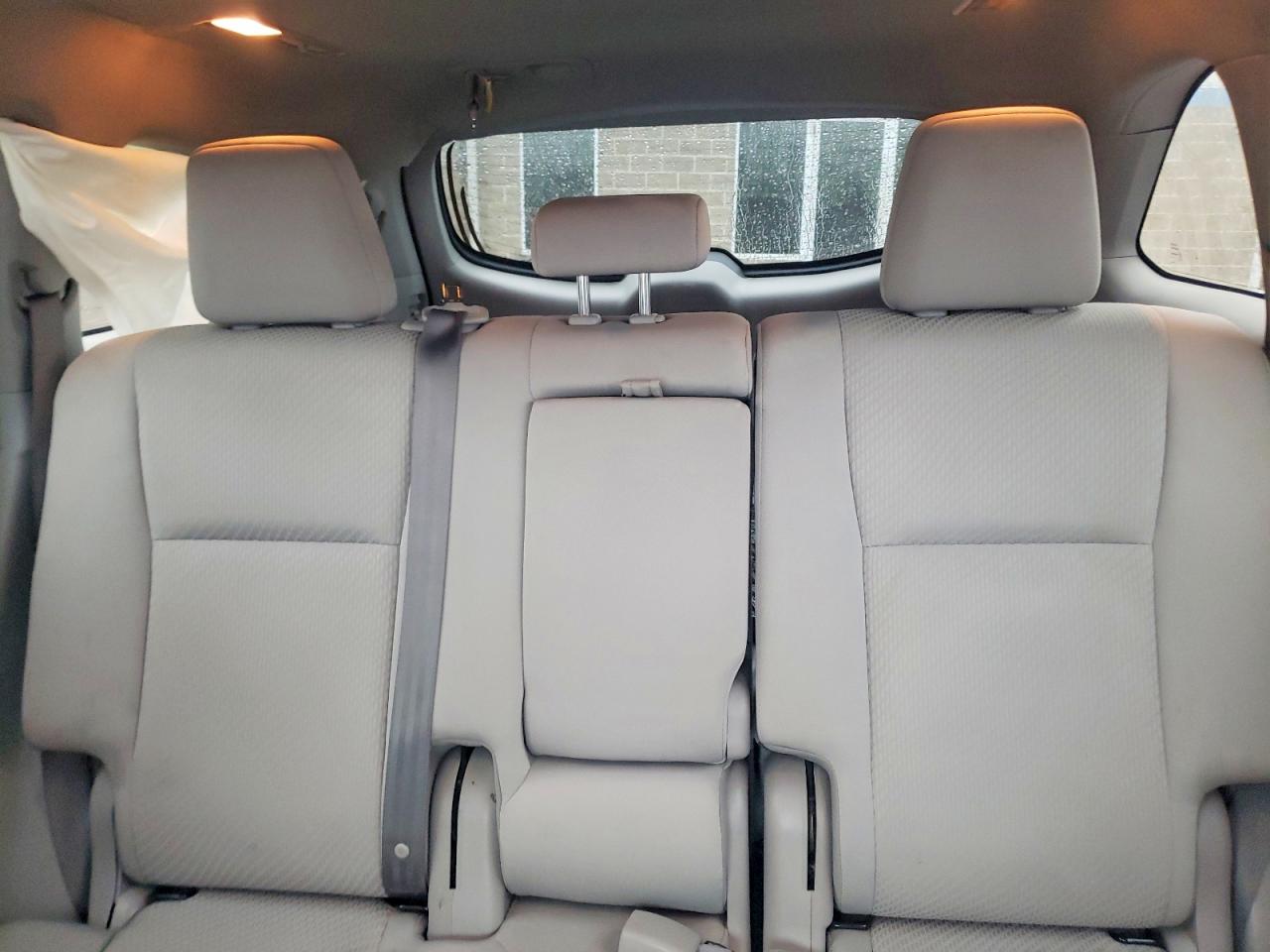 2018 TOYOTA HIGHLANDER LE photo 10