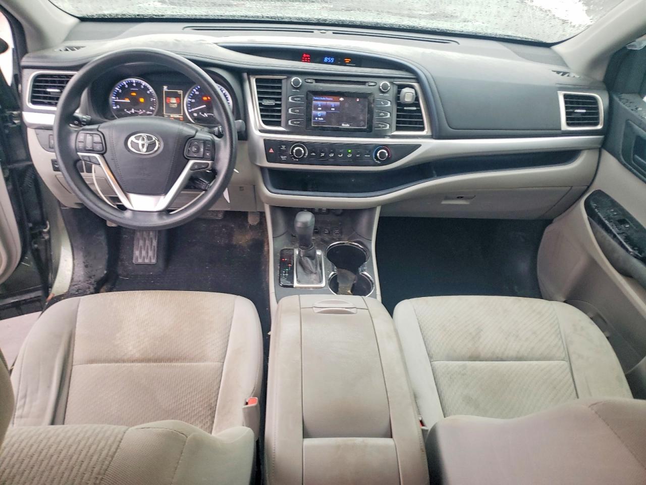 2018 TOYOTA HIGHLANDER LE photo 8