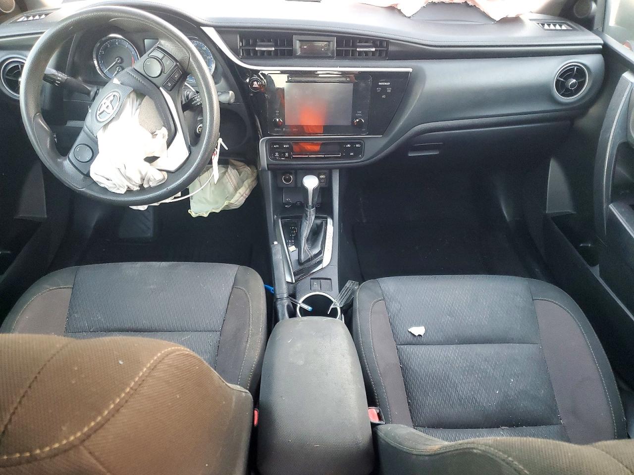 2017 TOYOTA COROLLA L photo 8