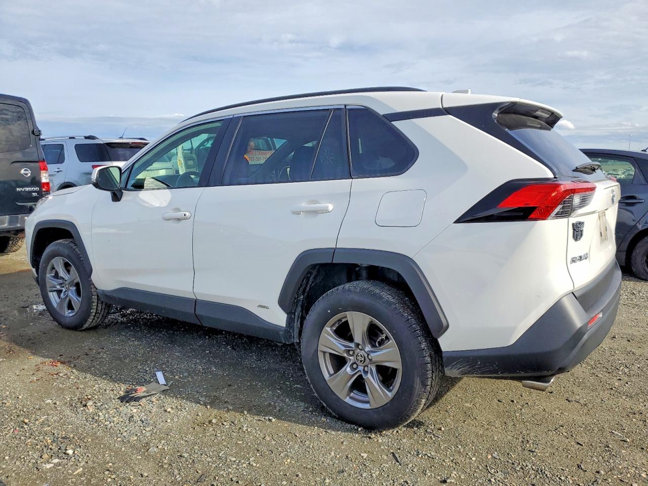 2024 TOYOTA RAV4 XLE photo 2