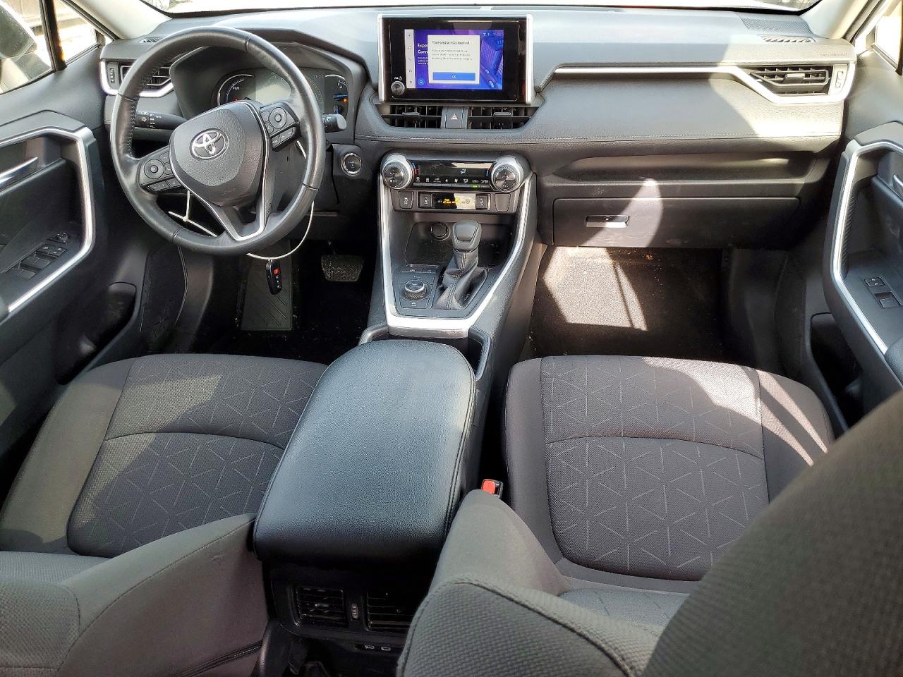 2024 TOYOTA RAV4 XLE photo 8