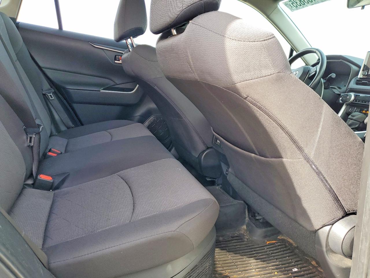2024 TOYOTA RAV4 XLE photo 11