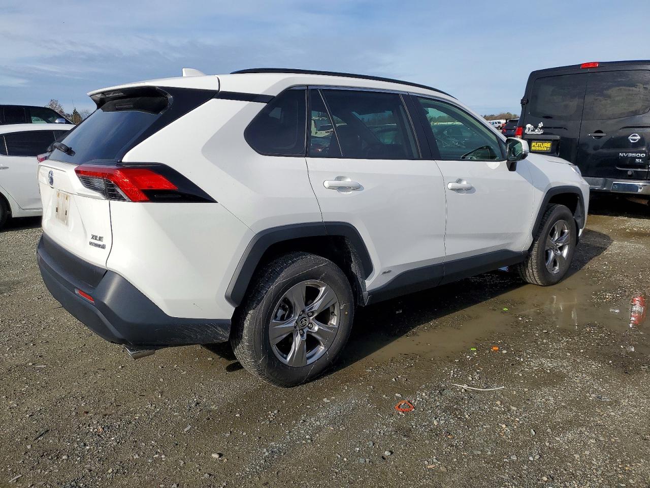 2024 TOYOTA RAV4 XLE photo 3
